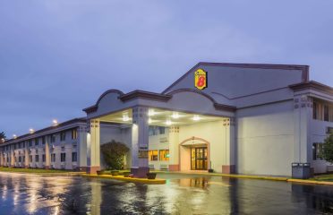 Super 8 by Wyndham Hartford