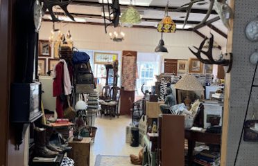 Lee’s Antique Center