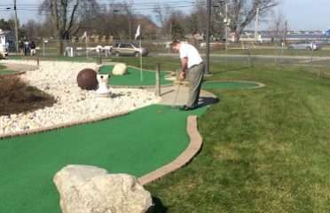 Norwalk Cove Marina Mini Golf