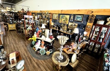 Two Chefs Fine Art and Antiques Gallery and FOOD MARKET : Pierogi Queen and Smoke BBQ
