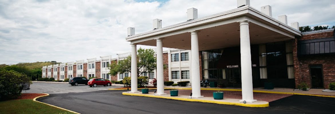 Mystic River Hotel & Suites