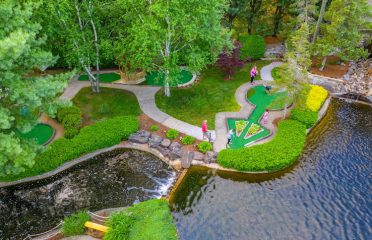 Hidden Valley Miniature Golf and Waterfront Grille