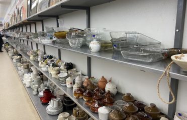 Red White & Blue Thrift Store – Waterbury