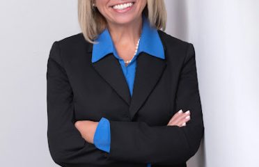 Maureen McNeil Real Estate Agent Serving CT, MA & RI ~ Re/Max Bell Park Realty