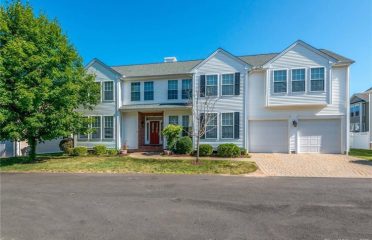 Sharon Kramberg, William Raveis Real Estate