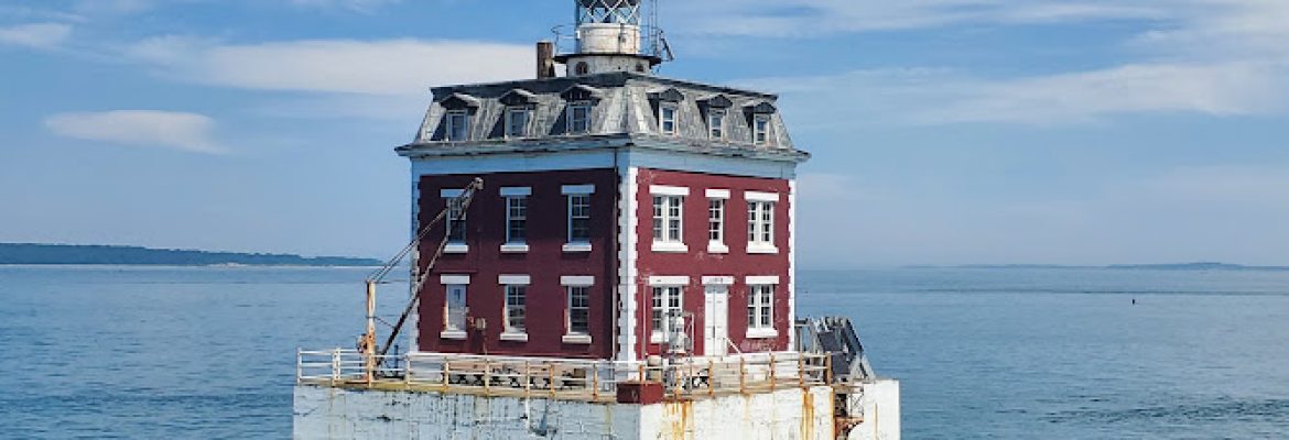 Cross Sound Lighthouse Cruises