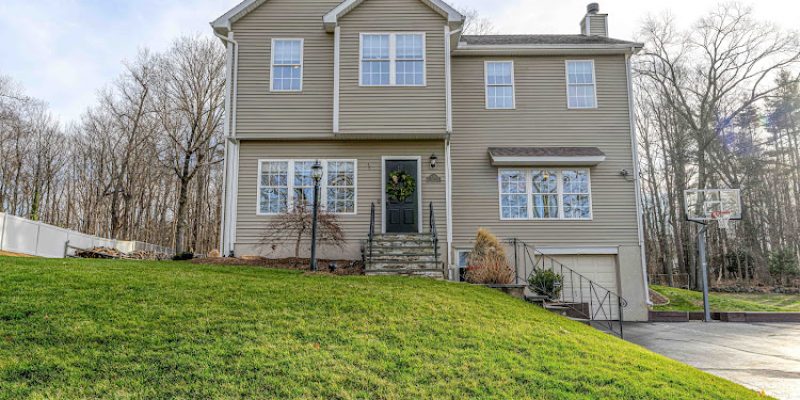 Sarah Andrea, Coldwell Banker Realty