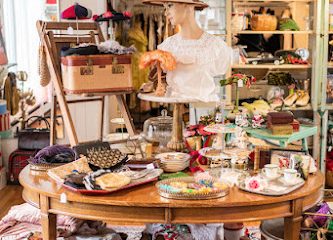 Tova’s Vintage Shop