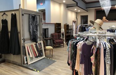 Deer Hill Thrift Shop (and boutique)