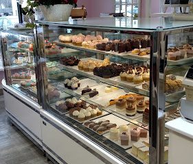 Alina’s Cakes and Cookies