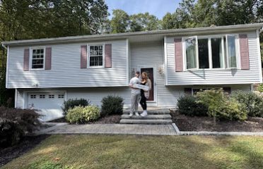 Ashley Buscema , REALTOR® – Coldwell Banker Realty