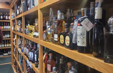 Hydeville package store