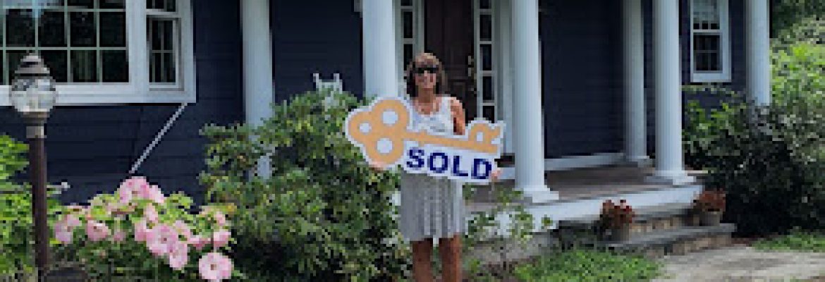 Sarah Perrotti, Broker Associate