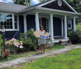 Sarah Perrotti, Broker Associate