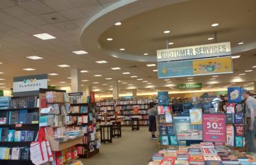 The Shoppes at Buckland Hills