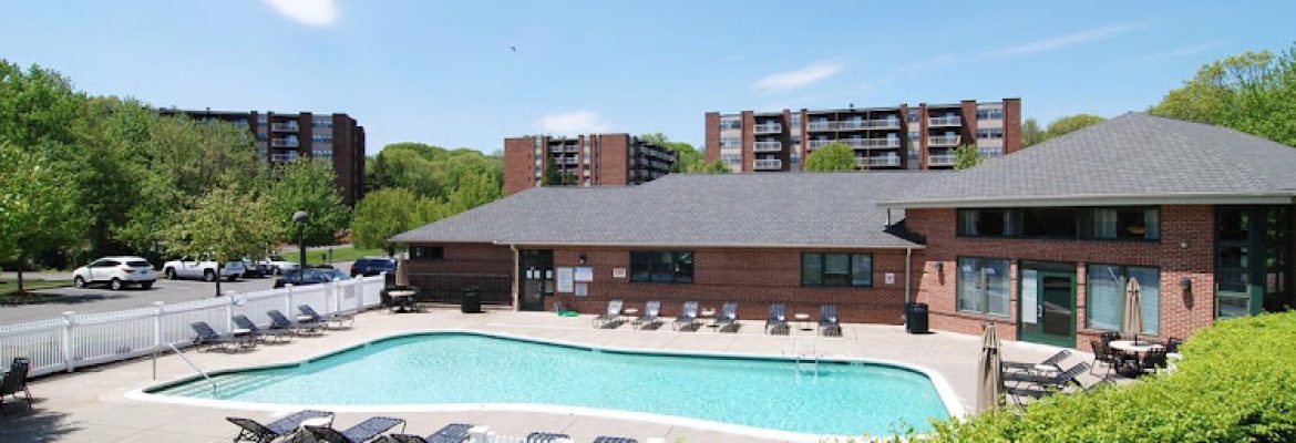 Broadmoor Apartments