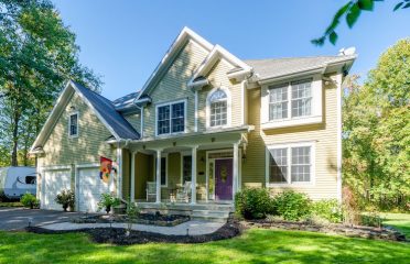 Mary Jean Agostini, RE/MAX Right Choice