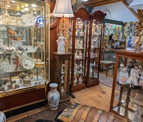 Van’s Elegant Antiques