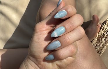 Astua nails