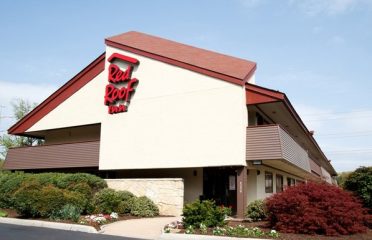 Red Roof PLUS+ & Suites Guilford