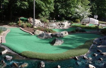 Knolls & Holes Miniature Golf & Ice Cream