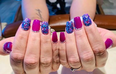Deloux 2000 Nail Salon