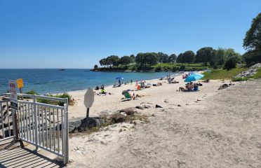 Hole In The Wall Beach